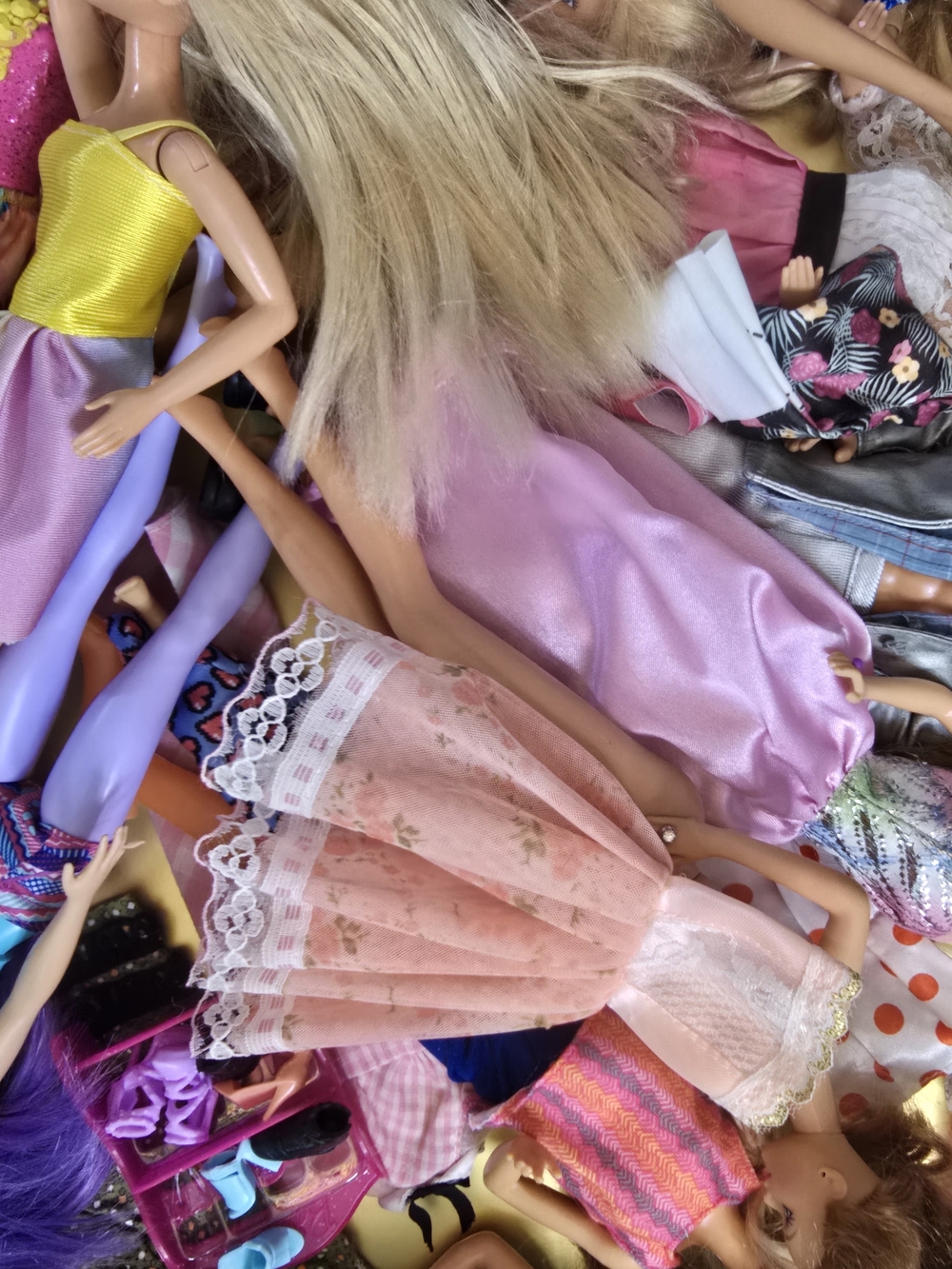 Assorted Lot Of Barbie, Ken & Fashion Dolls Mixed - Picture 6 of 11